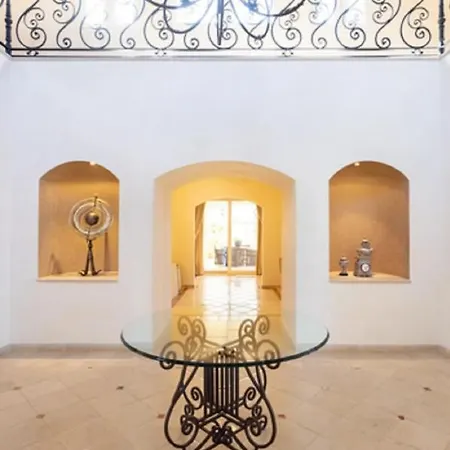 Vila On The First Line Of The Coast In Mar